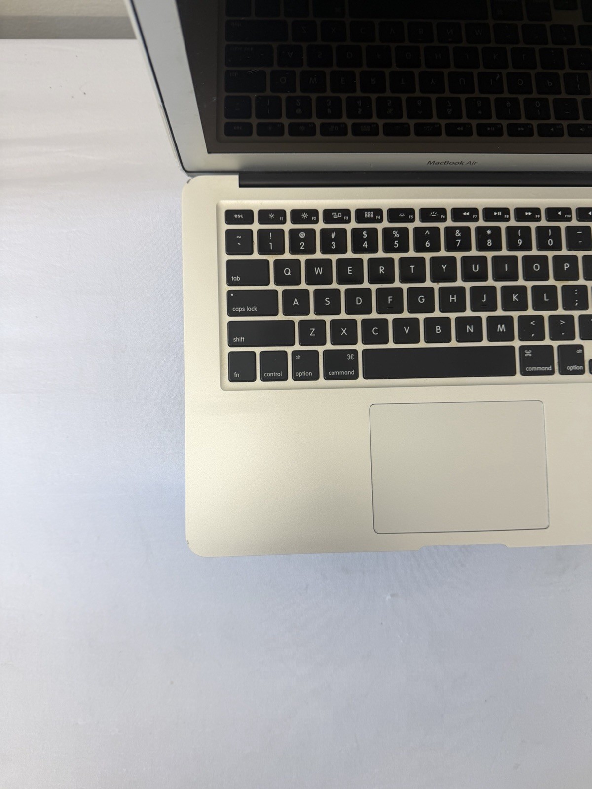 Apple Macbook Air 2012 Laptop – Intel i5-3427U – Screen Leaking Light – Read Des