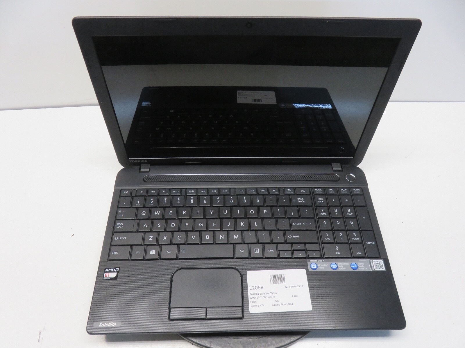 Toshiba Satellite C55-A5201 AMD E1-1200 1.4GHz 4 GB NO HDD No Batt