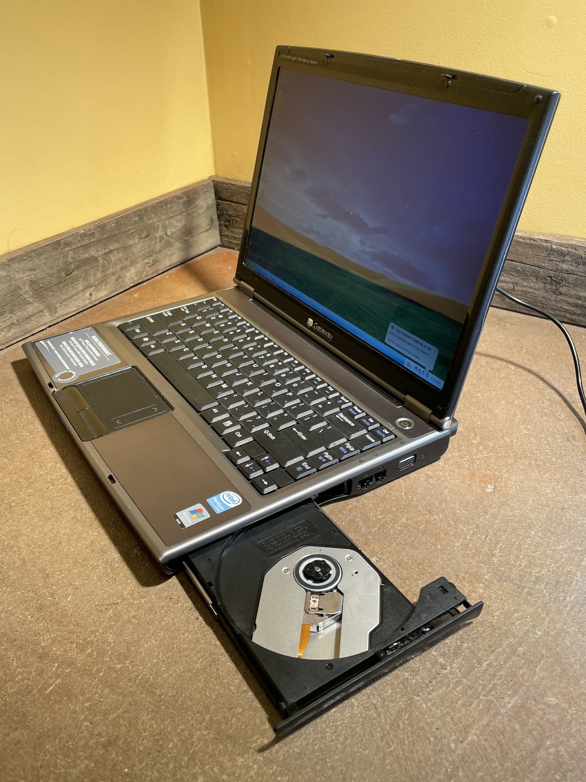 Gateway Laptop Mt3707 Windows XP 149GB HDD DVD Drive Tested & Working w/ Charger