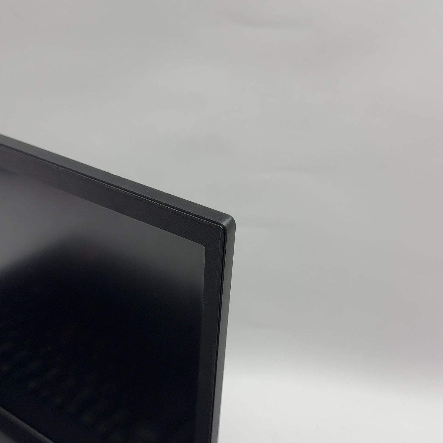 Lenovo Thinkpad E595 15.6″ Ryzen 5 3500U 2.1GHz 8GB RAM 256GB SSD Stickers