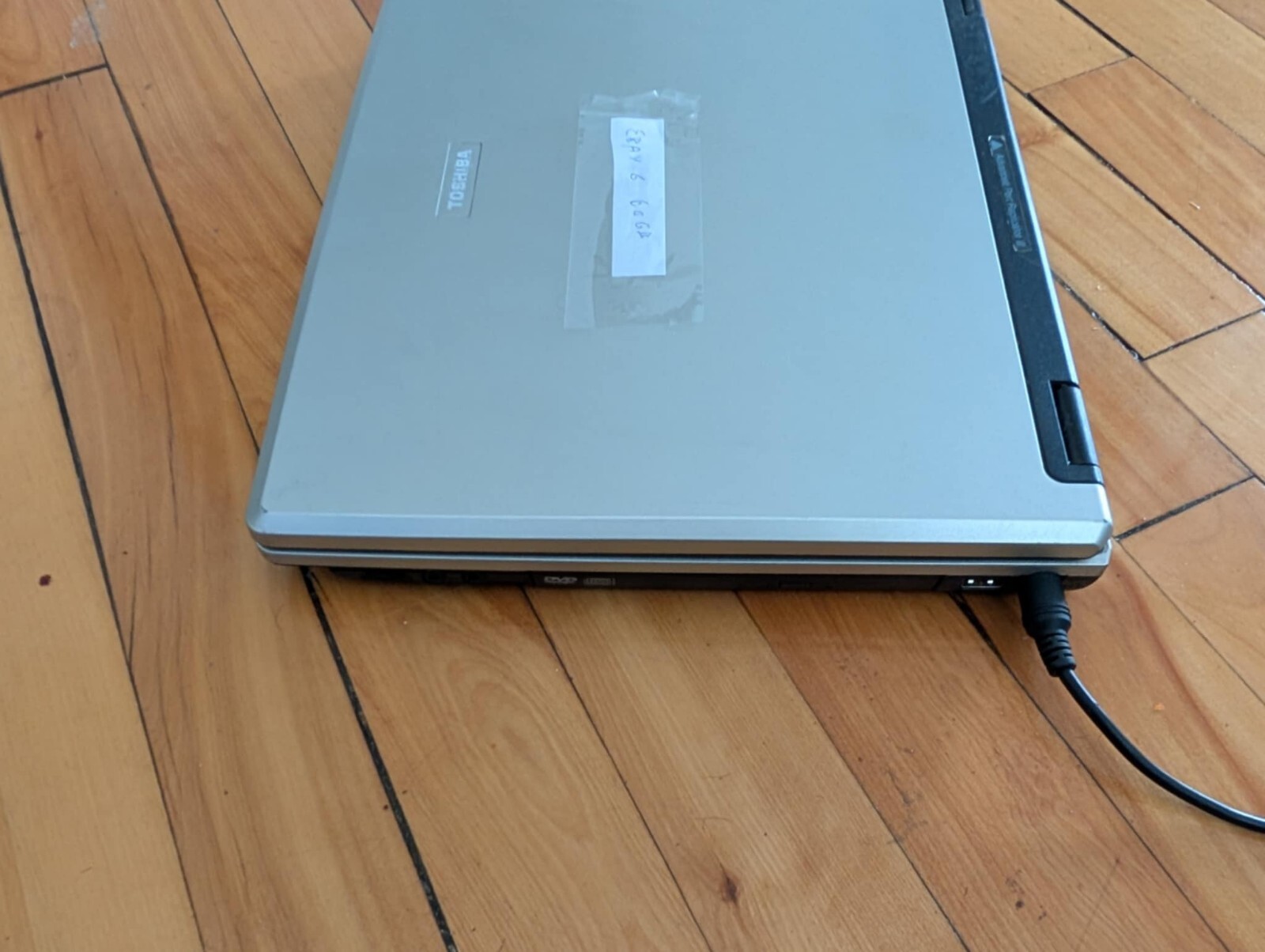 Vintage Toshiba Tecra A3X Intel Pentium 1.73GHz 2GB 60GB Windows XP Home Laptop6