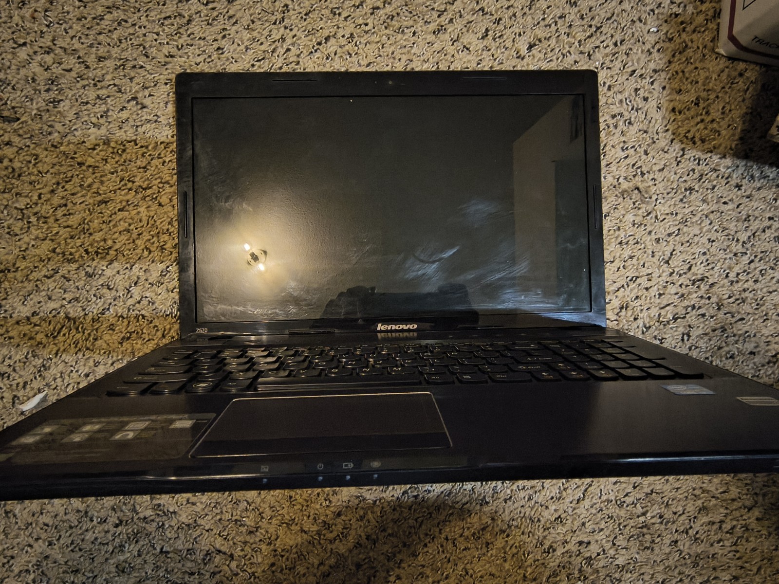 Lenovo IdeaPad Z570 i3-2310M 4GB 160GB HDD DVDRW Ubuntu