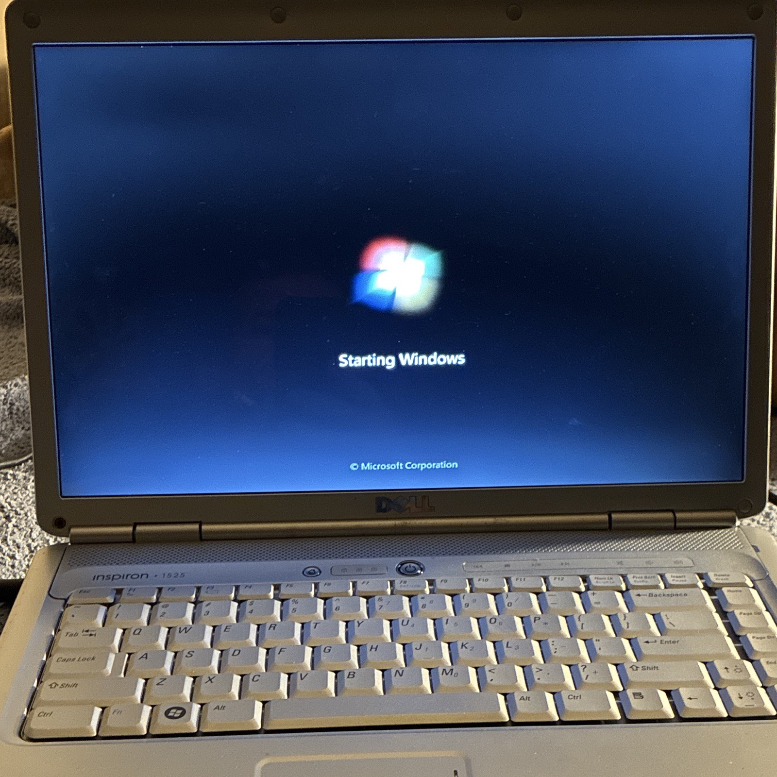 Dell Inspiron 1525 15.4″ Core 2 Duo 2.00GHz 3GB 250GB HDD Vista Silver