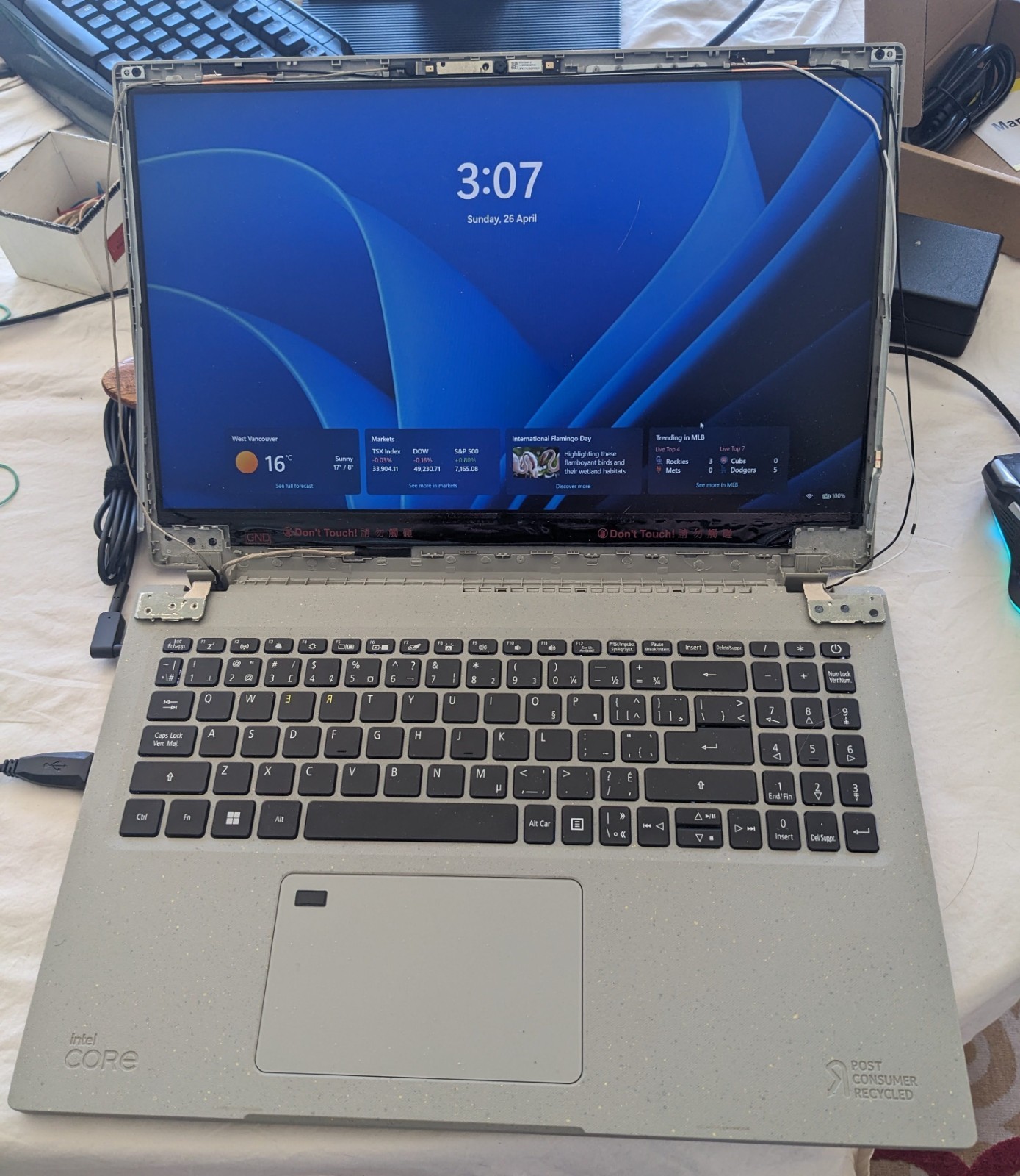 Acer Aspire Vero AV15-51 Core i5-1155G7 laptop w/broken hinges