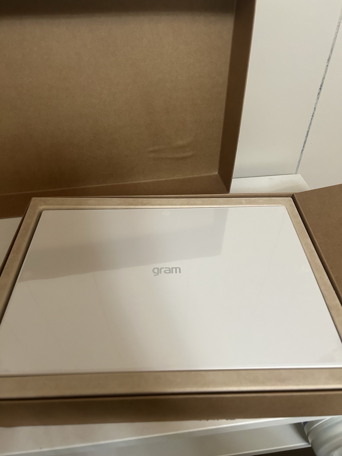 LG Gram 14” Laptop 14Z90S Intel Ultra 5 125H 8GB RAM 512GB SSD Win 11 Open Box