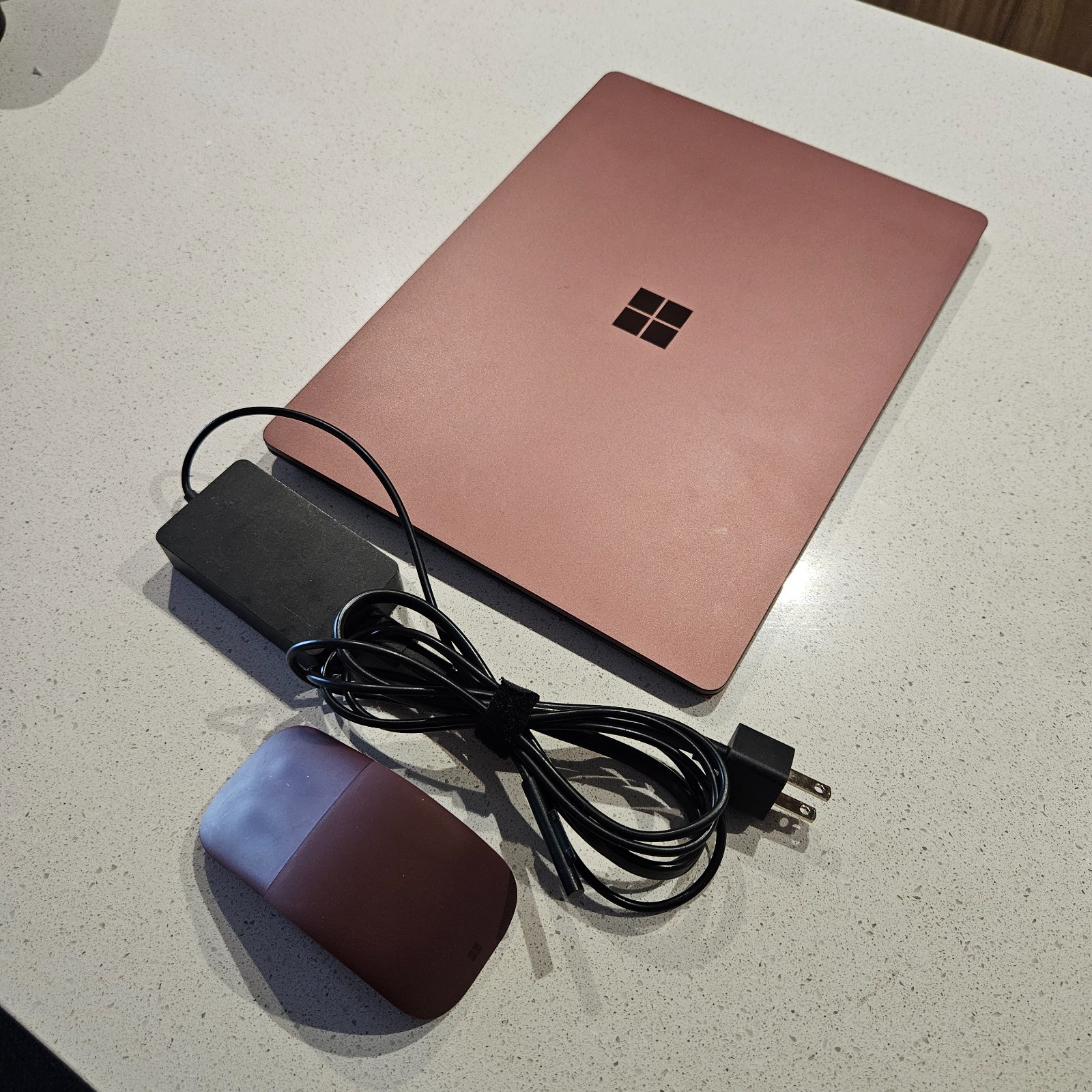 Microsoft Surface Laptop 2 – 13.5″ – Burgundy