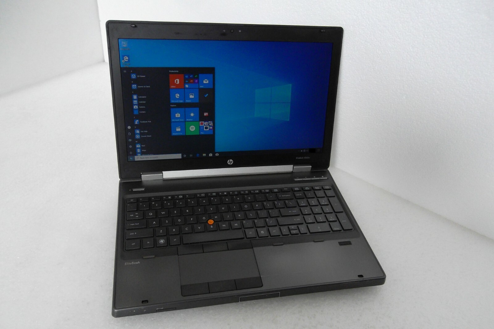 HP EliteBook 8560w Intel Core i7 (Quad) 2.20GHz 16GB Wi-Fi 500GB WebCAM XU085UT