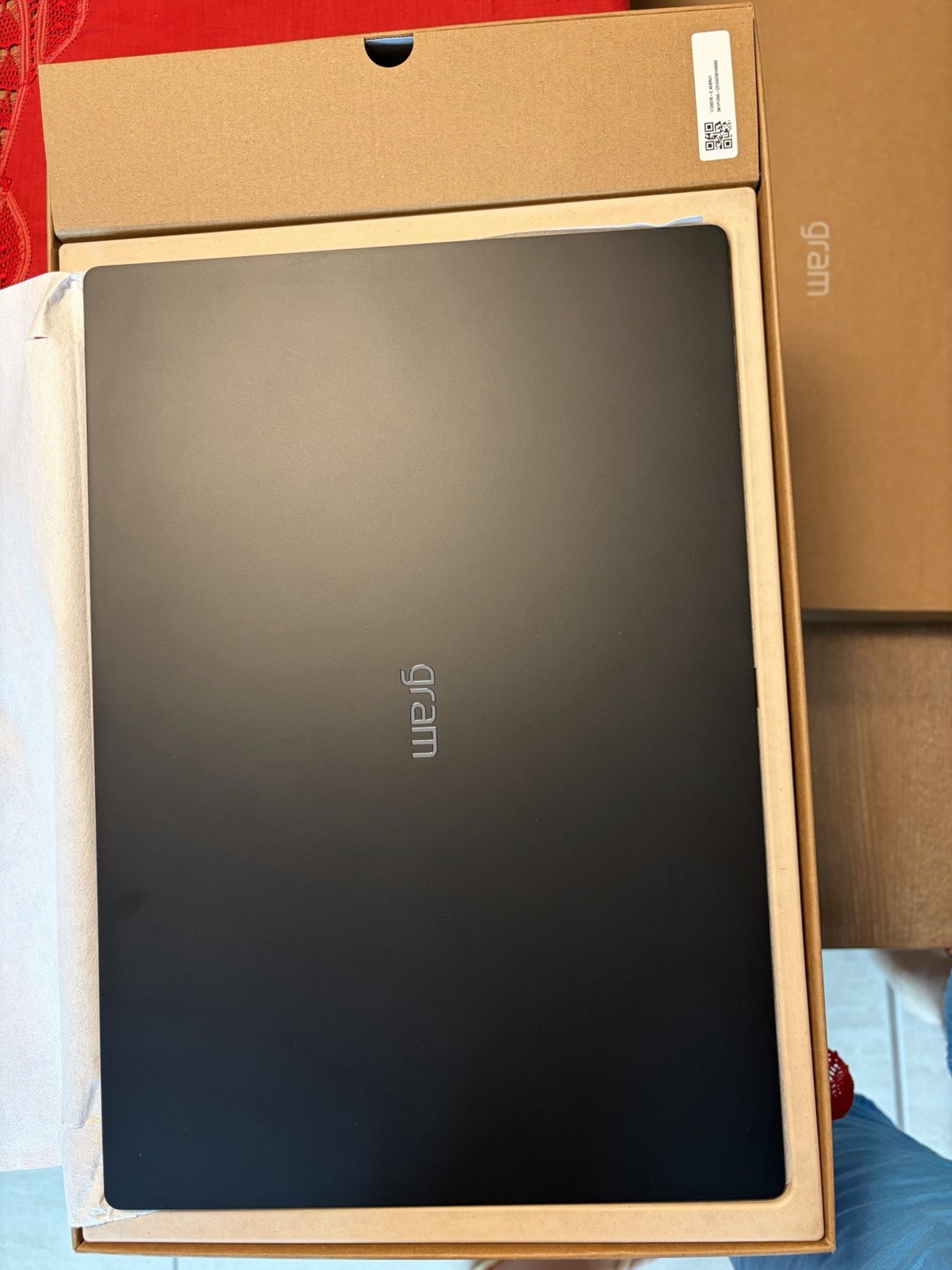 LG gram 17Z90TR-E.ADB9U1 17″ Ultra 9 32GB 2TB RTX 5050 Notebook