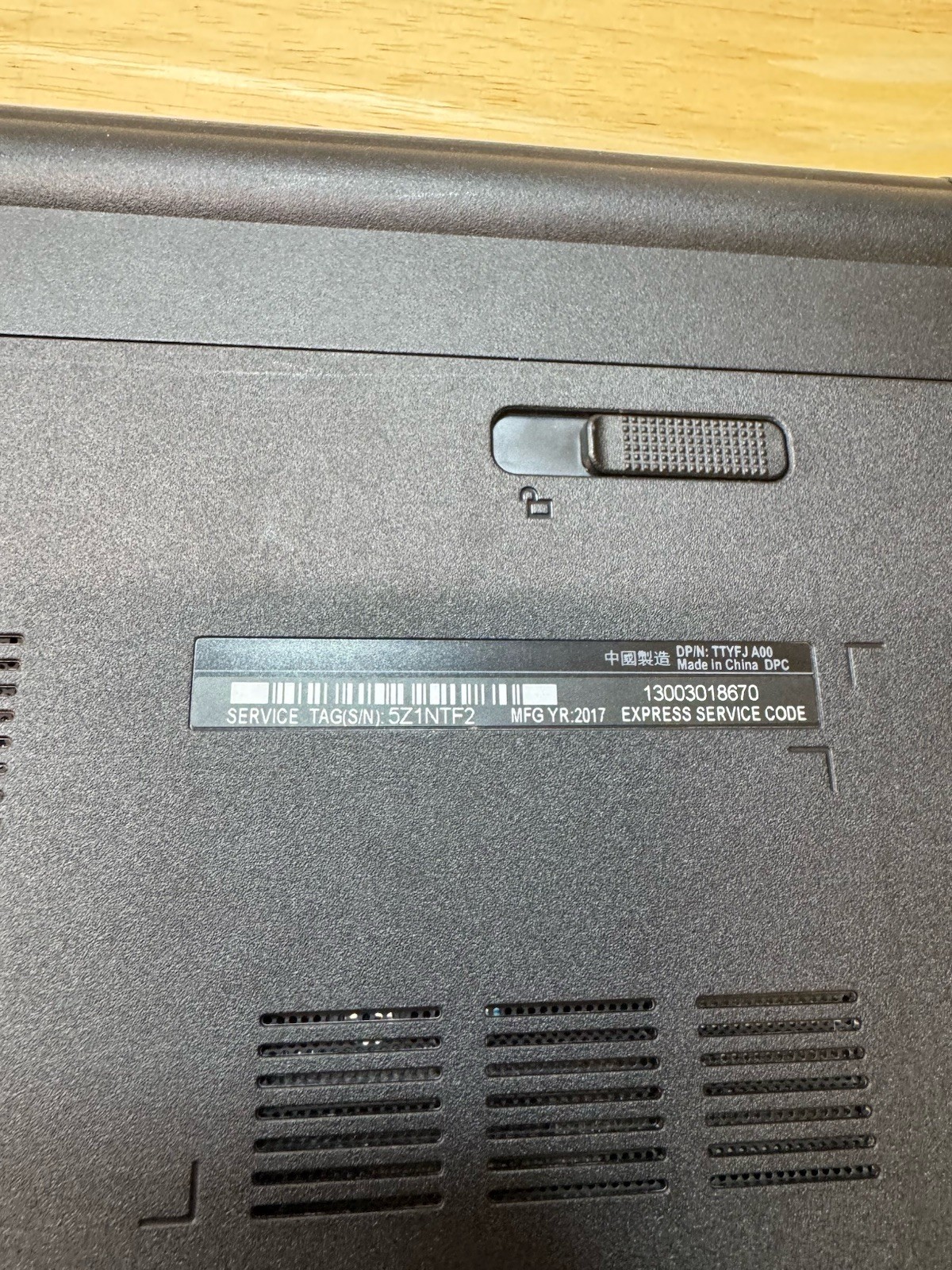 Dell laptop with a 7th Gen Intel Core i3 processor Untested (no Power Supply)