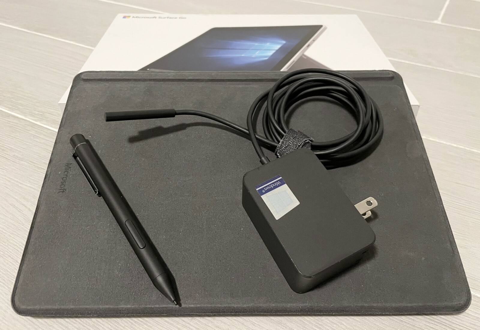 Microsoft Surface Go 10″ (256GB SSD, Intel Pentium, 1.60 GHz, 8GB)