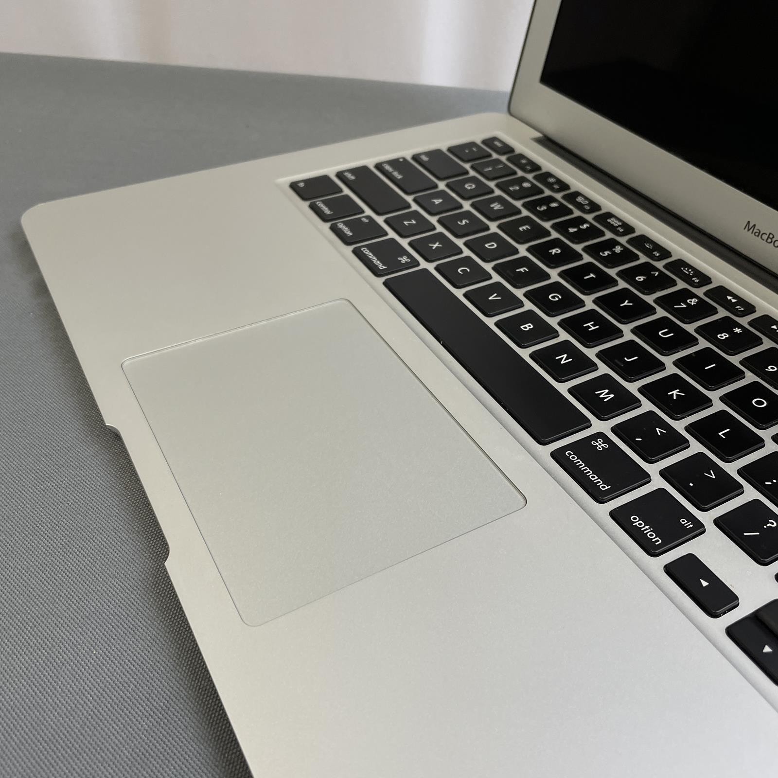 APPLE MacBook Air A1466 13 in 2017, Core i5, 8GB RAM, 256GB SSD | 300 Cycles