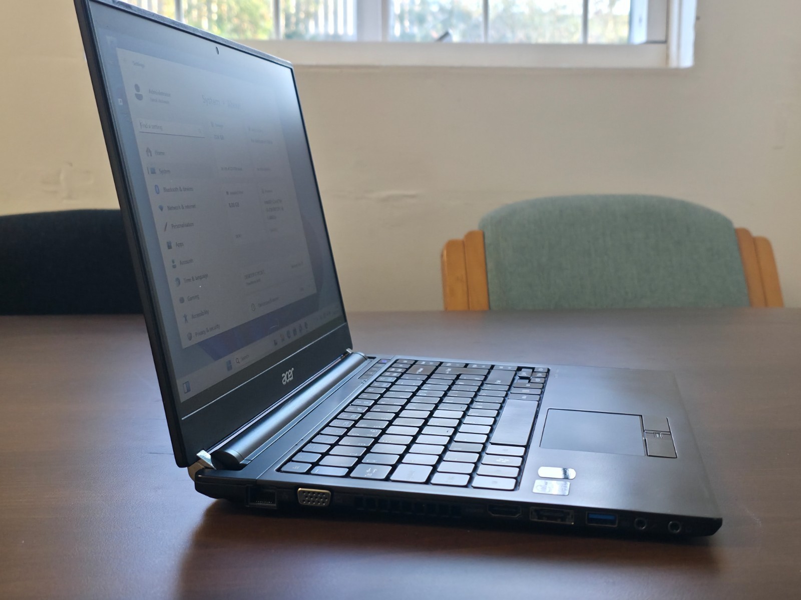 14″ ACER TRAVELMATE 8481 CORE i3-2367M 8GB 240GB SSD HDMI WIN11