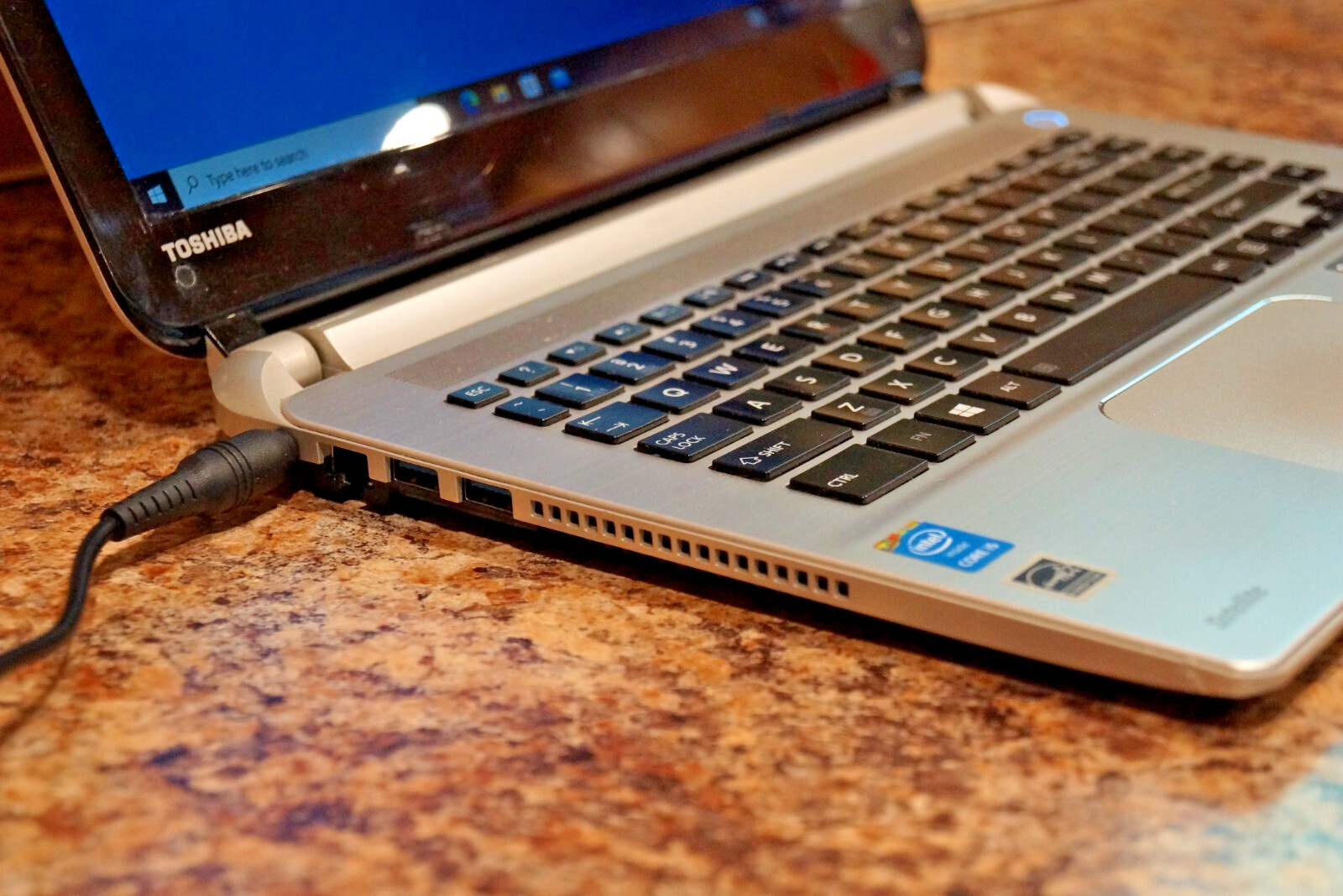 READ Toshiba E45-B4200 Gen4 i5@2.40GHz,6GB RAM,720GB HDD,22H2 Version WIN 10PRO