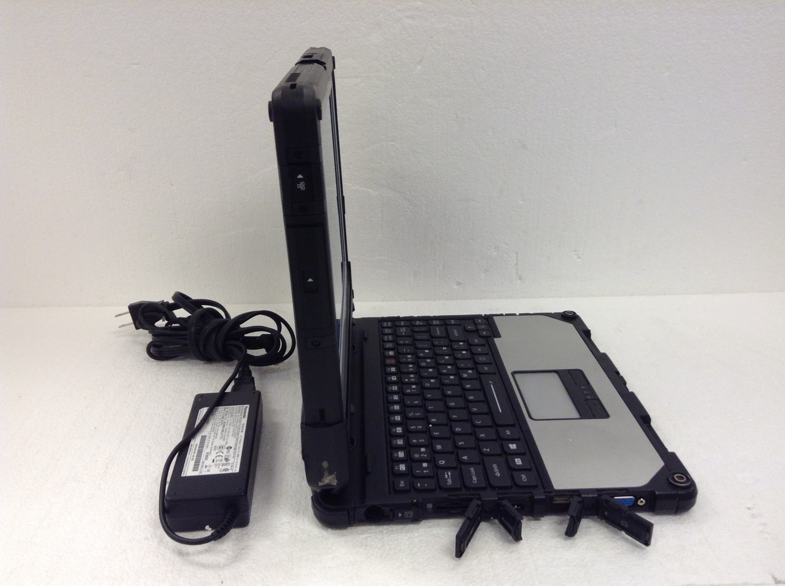Panasonic Toughbook CF-33 MK1 12″ Touch i7-7600U 16GB 512GB, 2x Batt, 13K Hours
