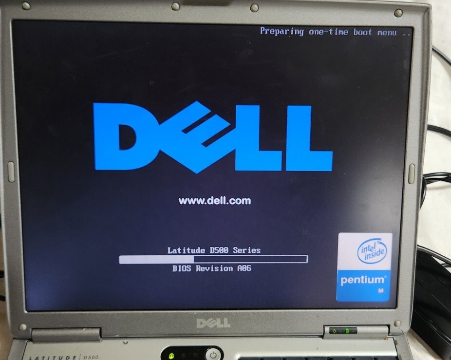 Dell Latitude D500 14 inch PP05L Laptop Powers Up 512MB 266MHZ Pentium M