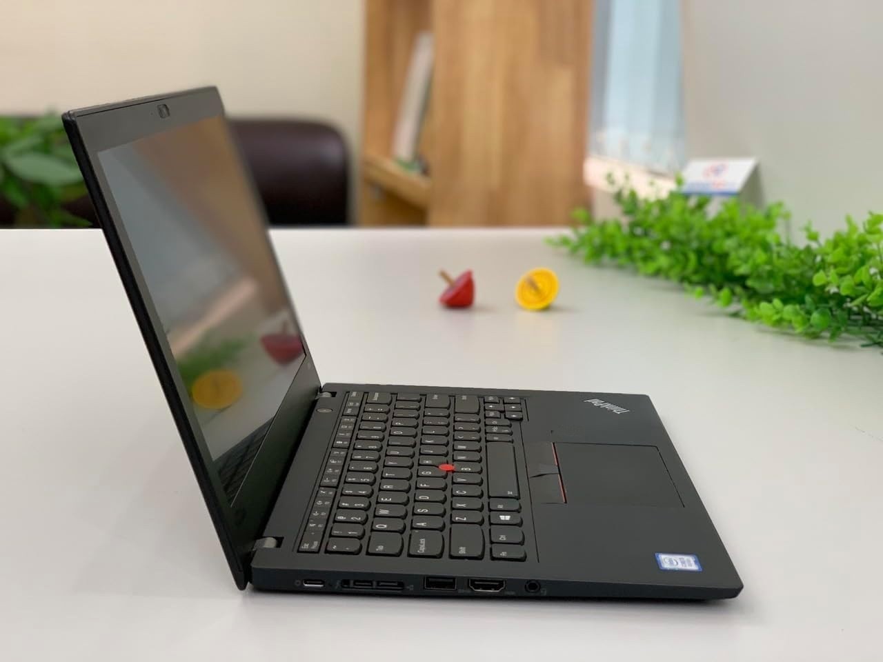 Light & Bright~ 12.5″ Lenovo ThinkPad Laptop PC: i7-8550U (16GB RAM, 256GB SSD)