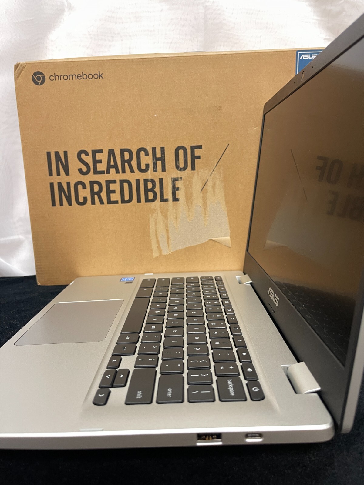 Asus Chromebook C424M Silver 128GB Storage 4GB RAM Integrated 14″ Screen Laptop