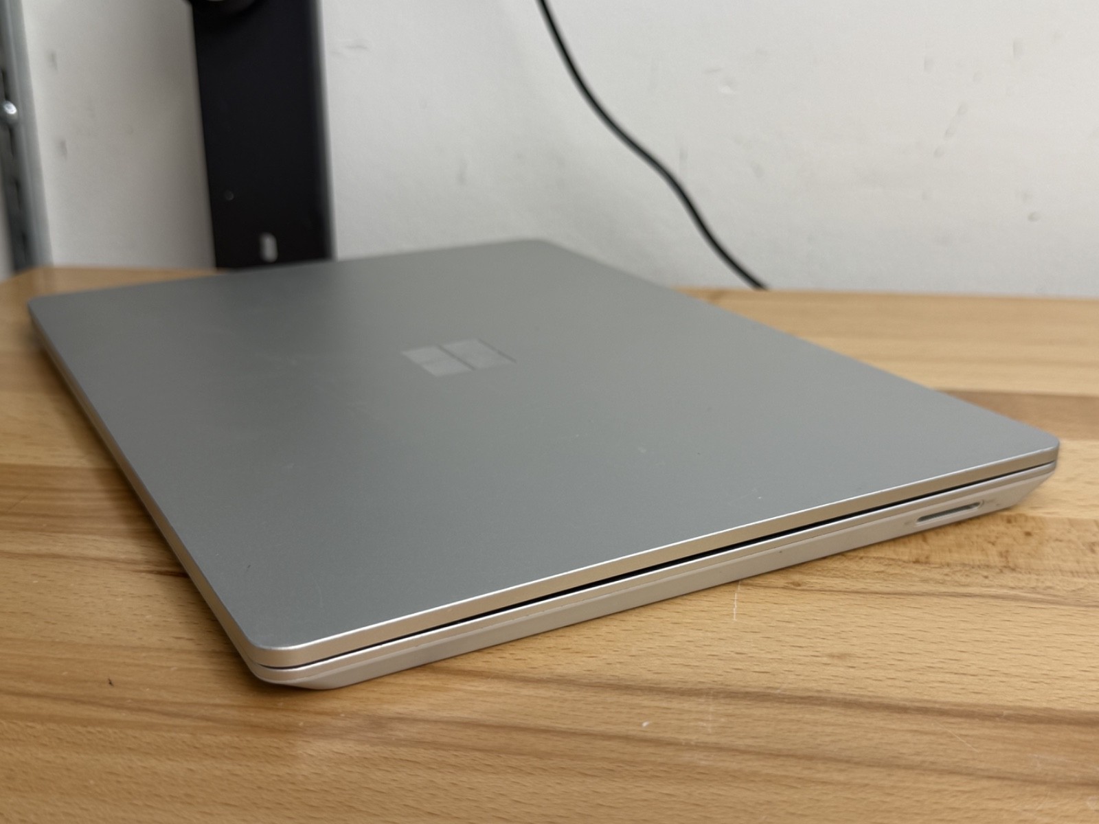 Microsoft Surface Laptop Go 1 1943 12.4 i5-1035G1 1.0GHz 8GB 128GB WORKS CRACKED