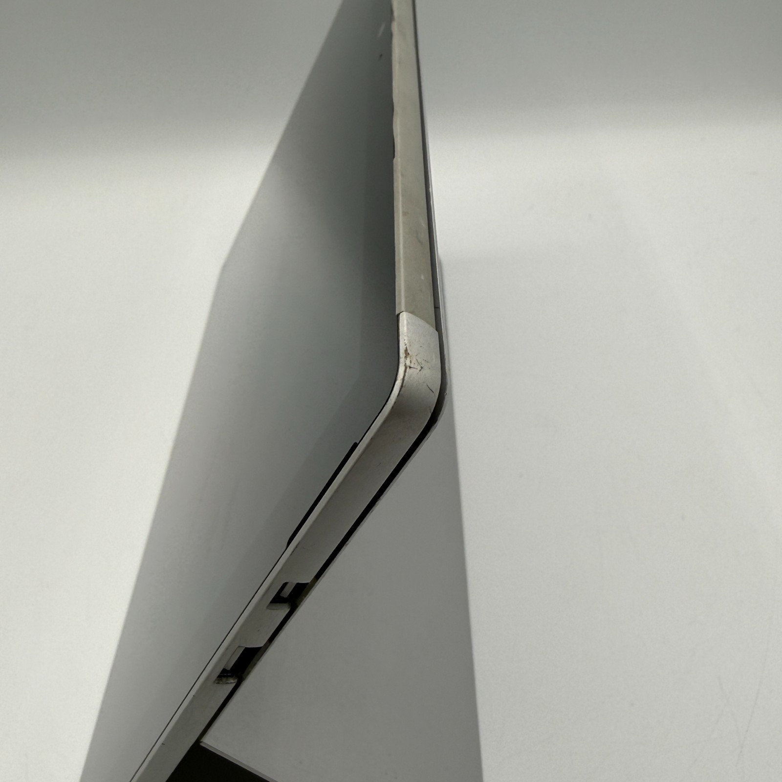 Microsoft Surface Pro 1796 i7-7660U 8GB 256GB SSD 2.50GHz Tablet Silver – C