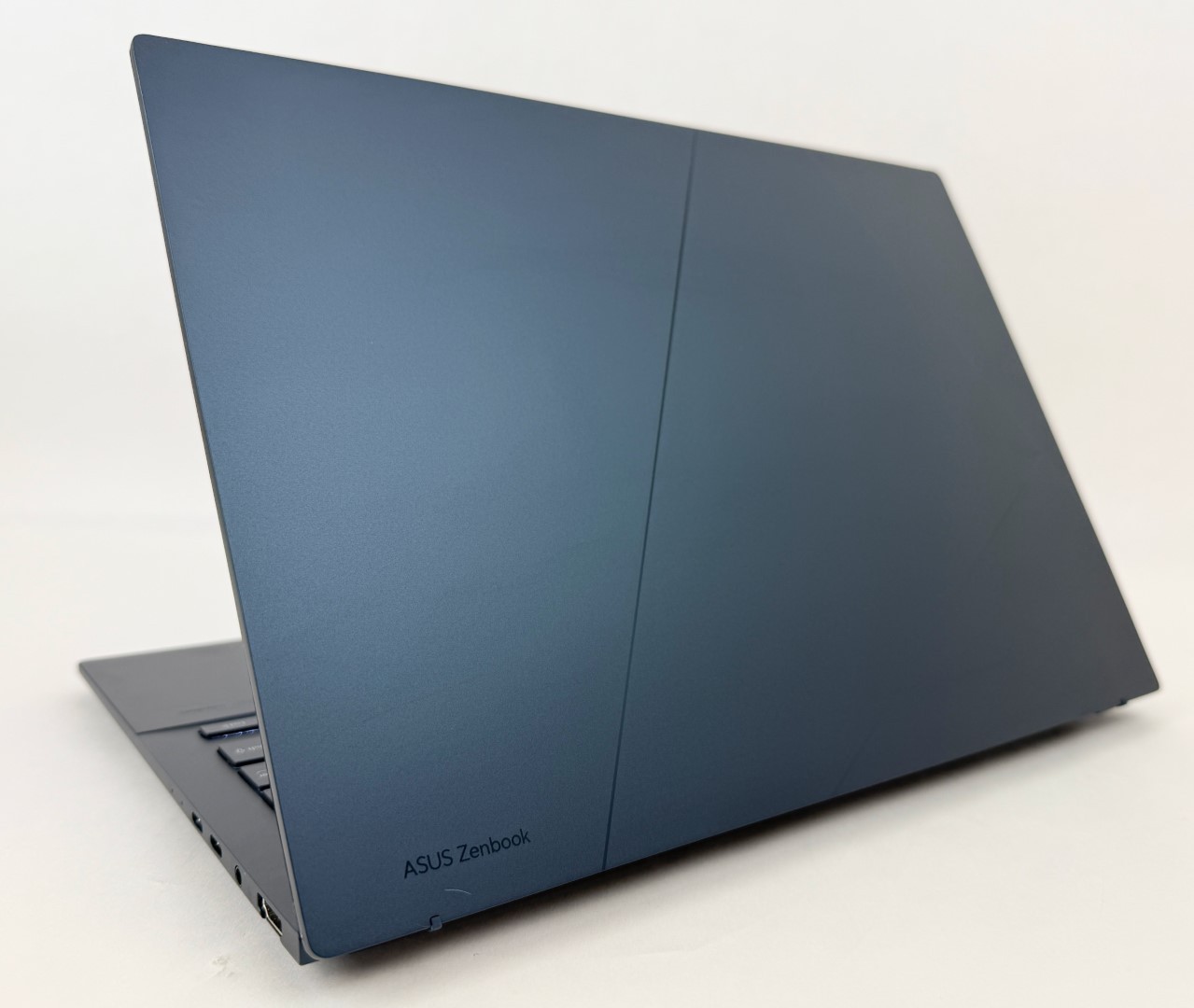 ASUS Zenbook 14 UX3405MA-PH77 14” 3K 120Hz OLED Touch Ultra 7 155H 32GB 1TB W11H