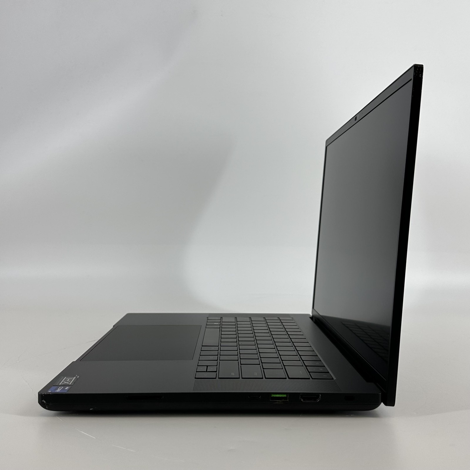 Razer Blade 16 120Hz UHD+ 2.2GHz i9-13950HX 32GB 1TB RTX 4070 Bad Vapor Chamber