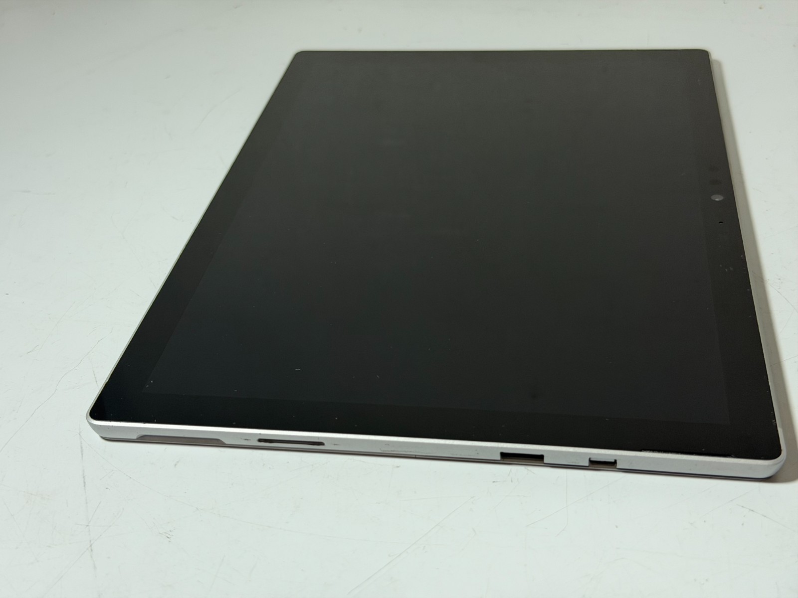 Microsoft Surface Pro 5 1796 12.6″ i7-7660U 8GB 256GB SSD with Keyboard