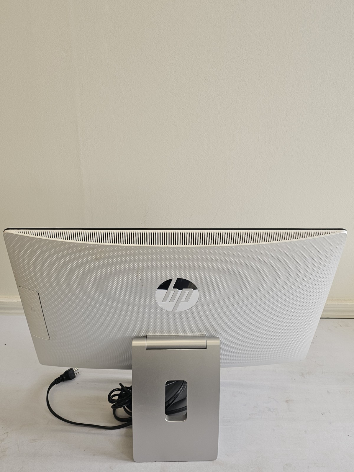 HP Pavilion Aio 23-Q012 All-In-One – AMD A8-7410 – 4GB RAM – 1TB SSD – Win 10