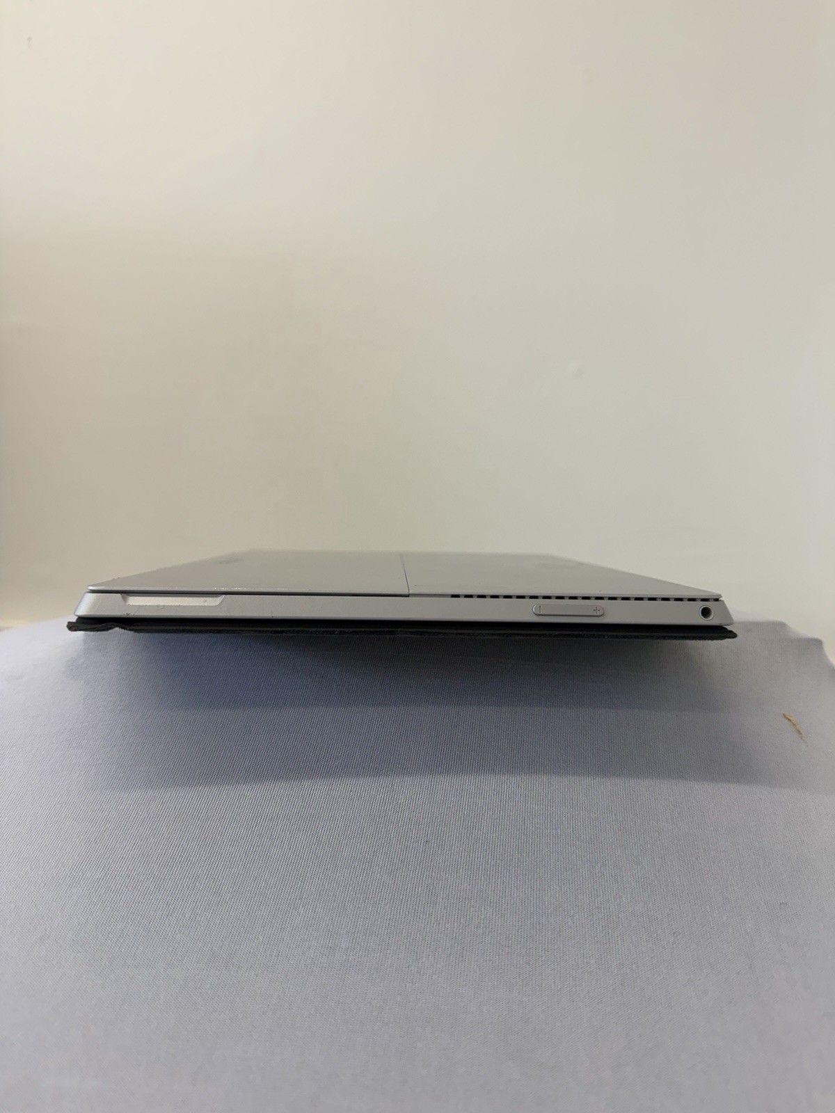 Microsoft Surface 2631 Laptop – Good Screen – Intel i5-4300U – Read Des
