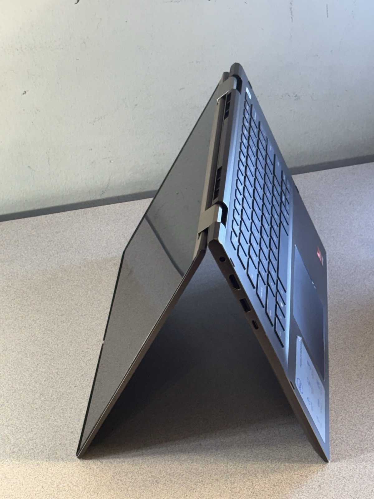 Dell Inspiron 14” 7000-2-in-1 Ryzen 5 4500U 2.38 GHz 16GB RAM/1.TB SSD Touchscre