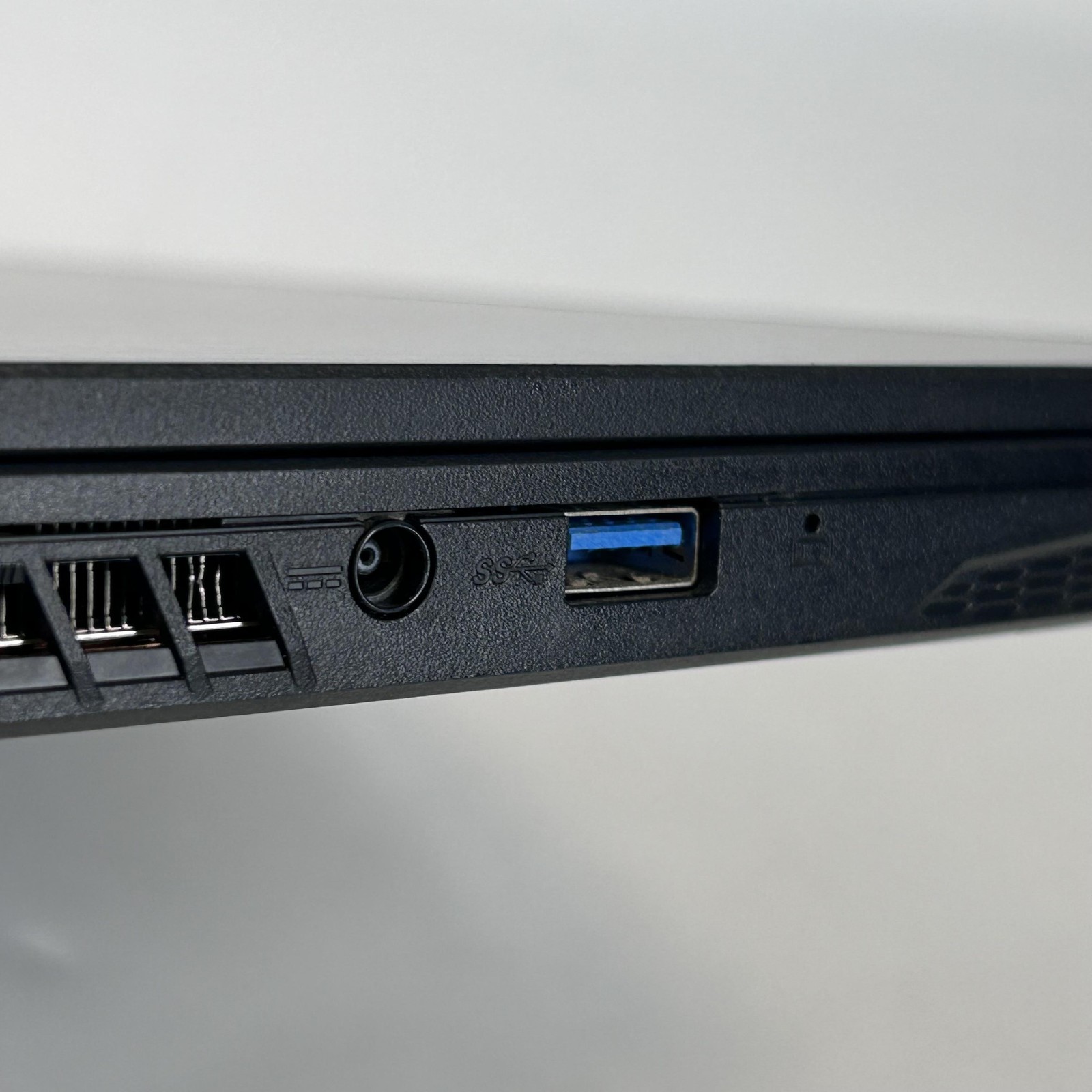 MSI Thin GF63 15.6 FHD 2.0 GHz i5-12450H 16GB 512GB SSD RTX 2050 Very Good