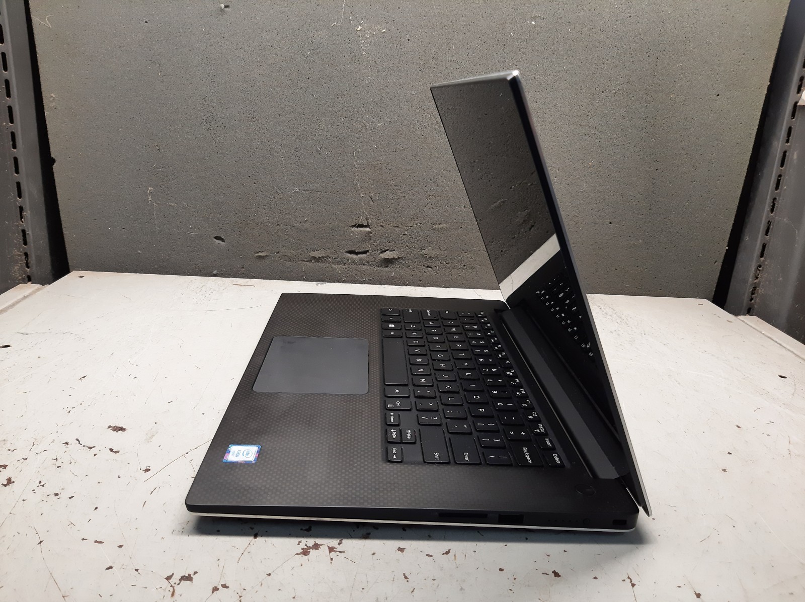 Dell Precision 5510 15.6″ Xeon E3 1505M v5 8GB RAM 512GB SSD NVIDIA Windows 11