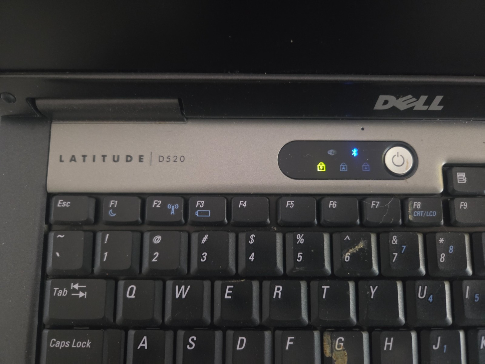 Dell Latitude D520 T5500 2GHz 2GB 80GB DW WXPP 15″ Laptop with Docking Station