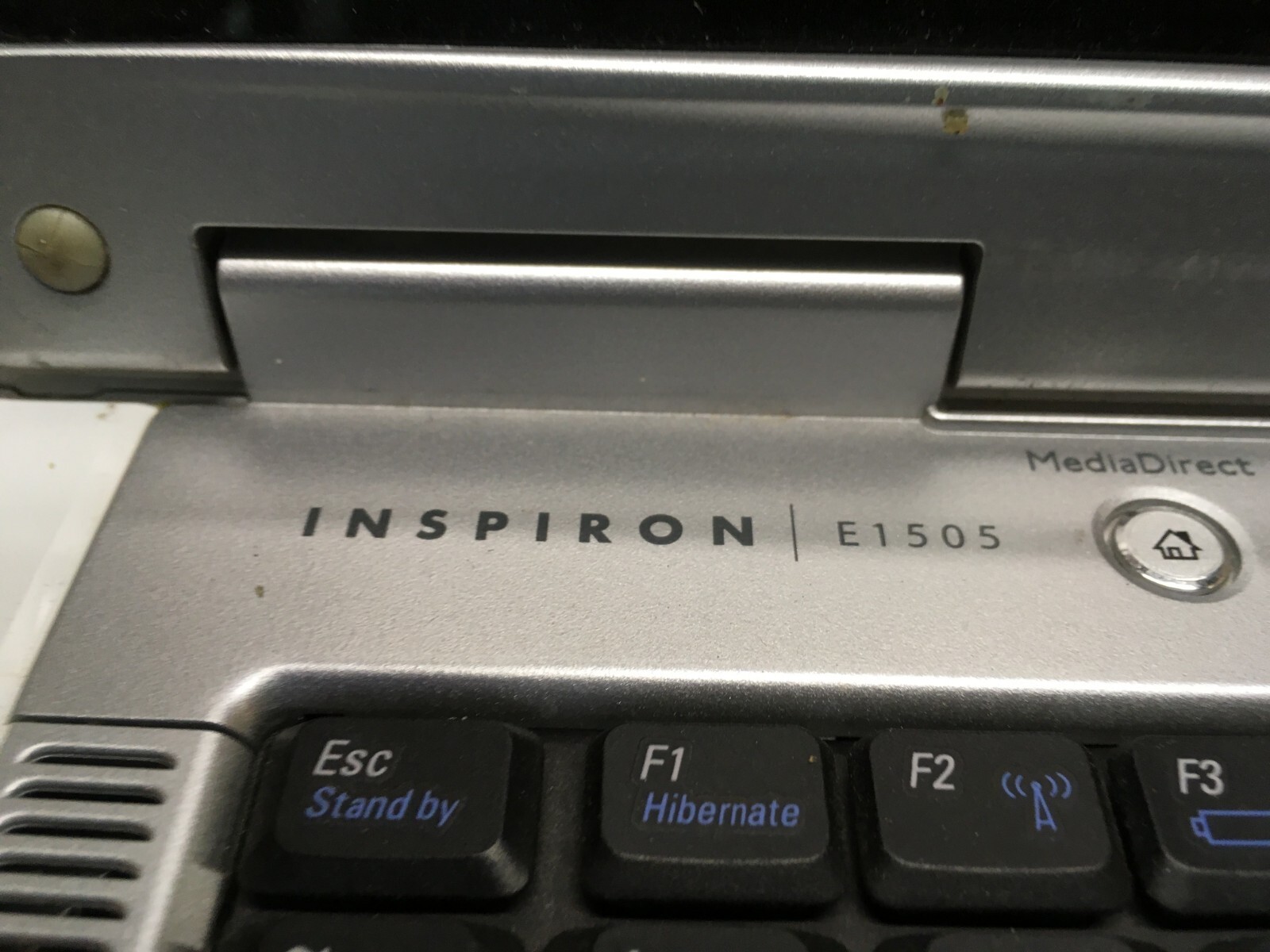 Dell Inspiron E1505 15″ (AS IS) Intel Core 2 Duo T5500 – JZ
