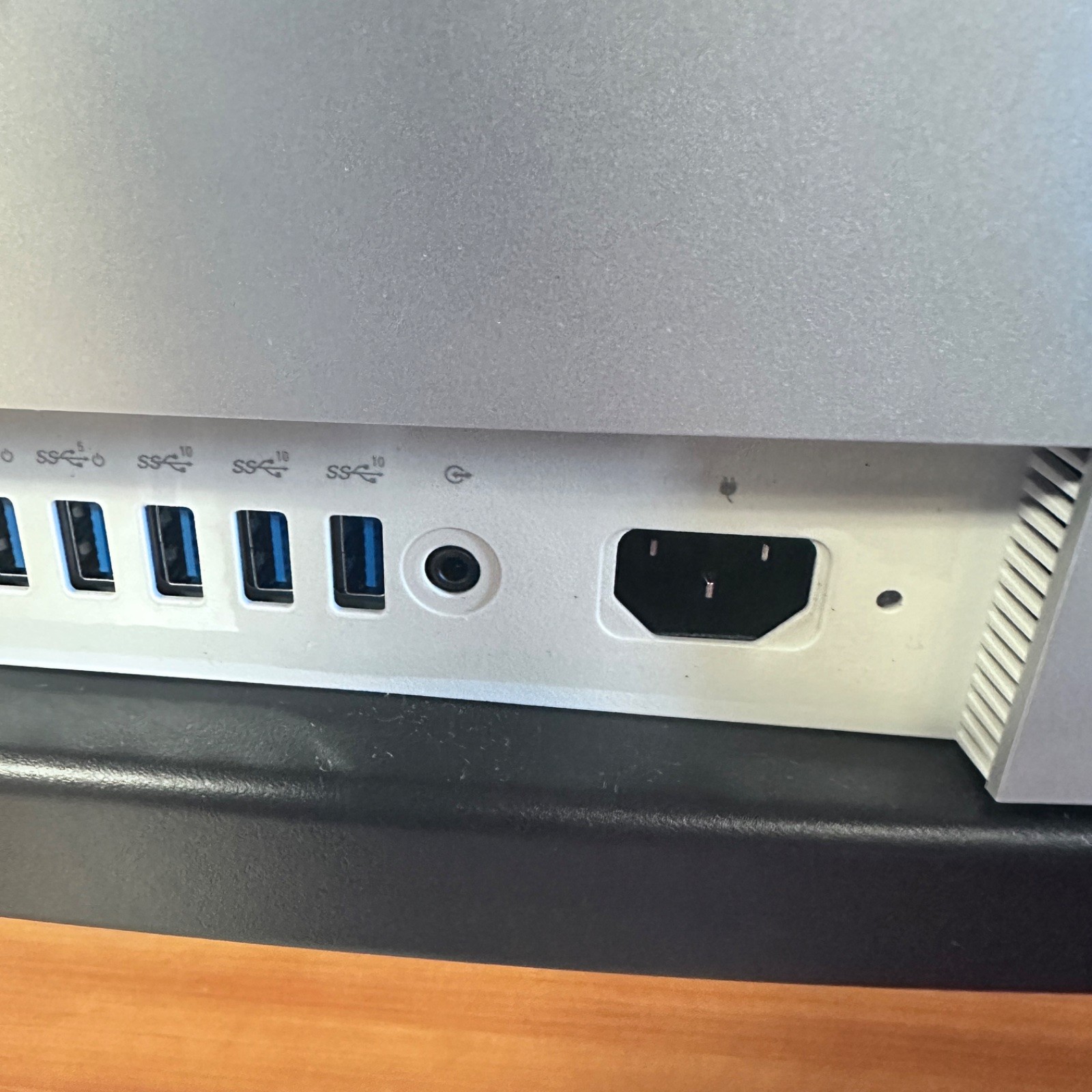Dell OptiPlex 7420 AIO Plus 23.4″ FHD, i7-14700, 16GB DDR5, 512GB SSD *Pls READ*