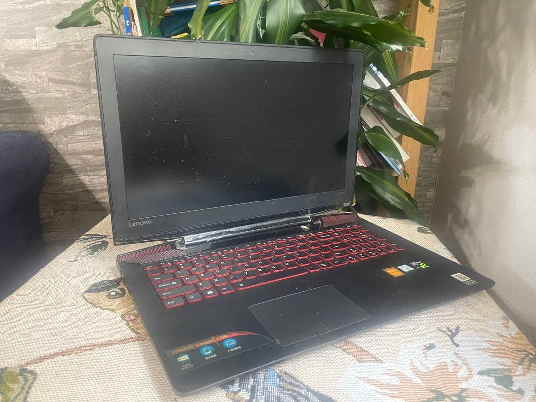 Lenovo Y700-15ISK 15.6″ i5-6300HQ 8GB RAM 256GB SSD+640GB HDD Nvidia GTX 960M