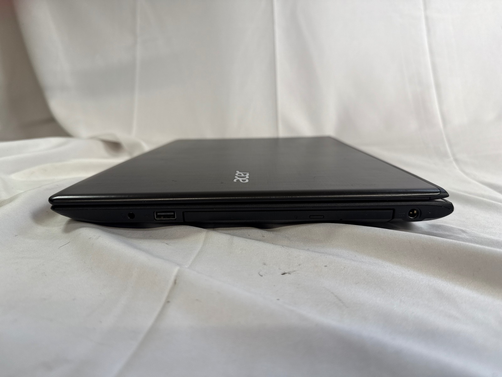 Acer Aspire E5-576 15.6″ i3-8130U 6GB 128GB SSD Win11