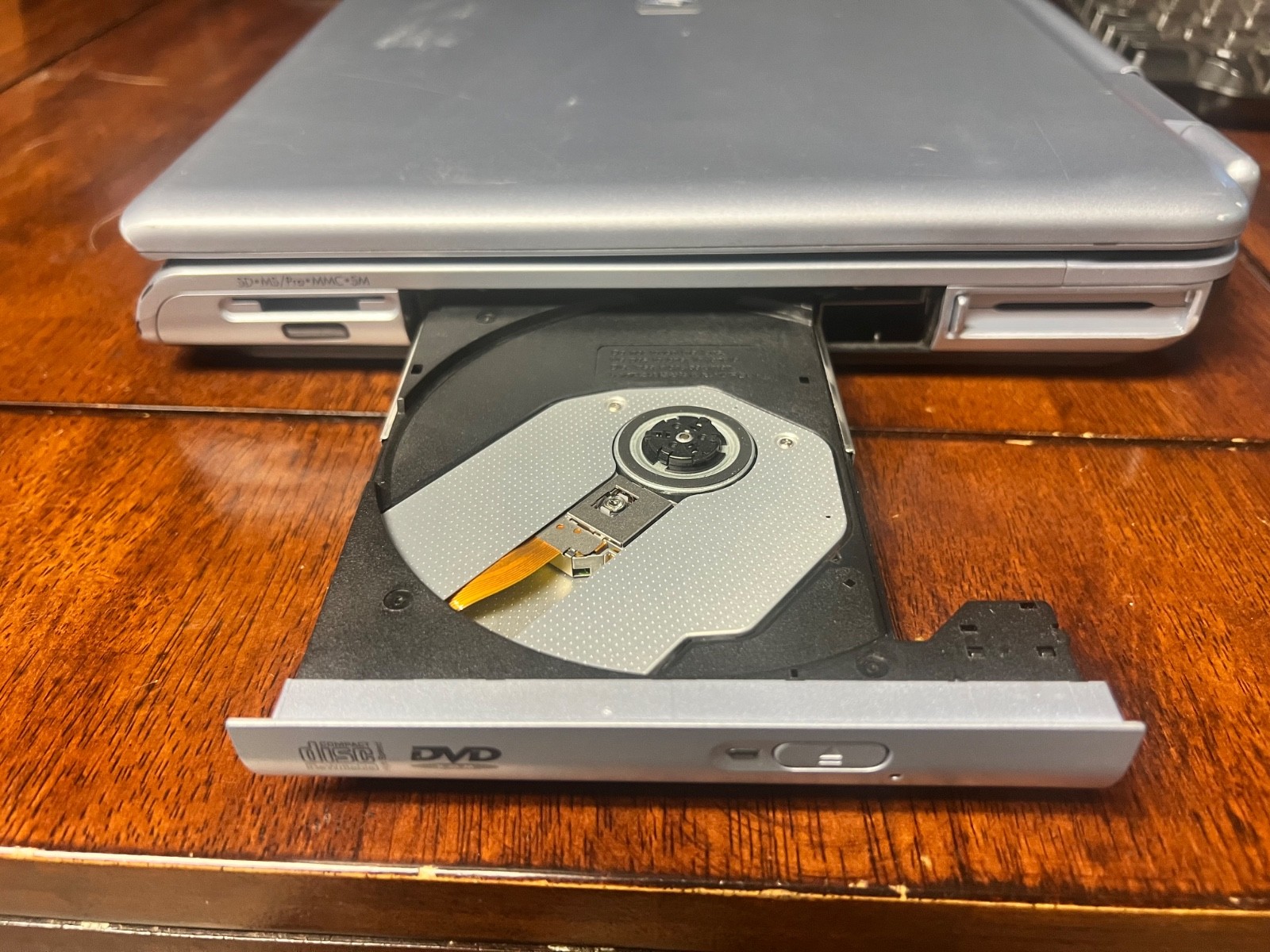 HP Pavilion zd7000 17in Intel P4 2.8GHz 512mb 80GB Win XP w/ Expansion Base