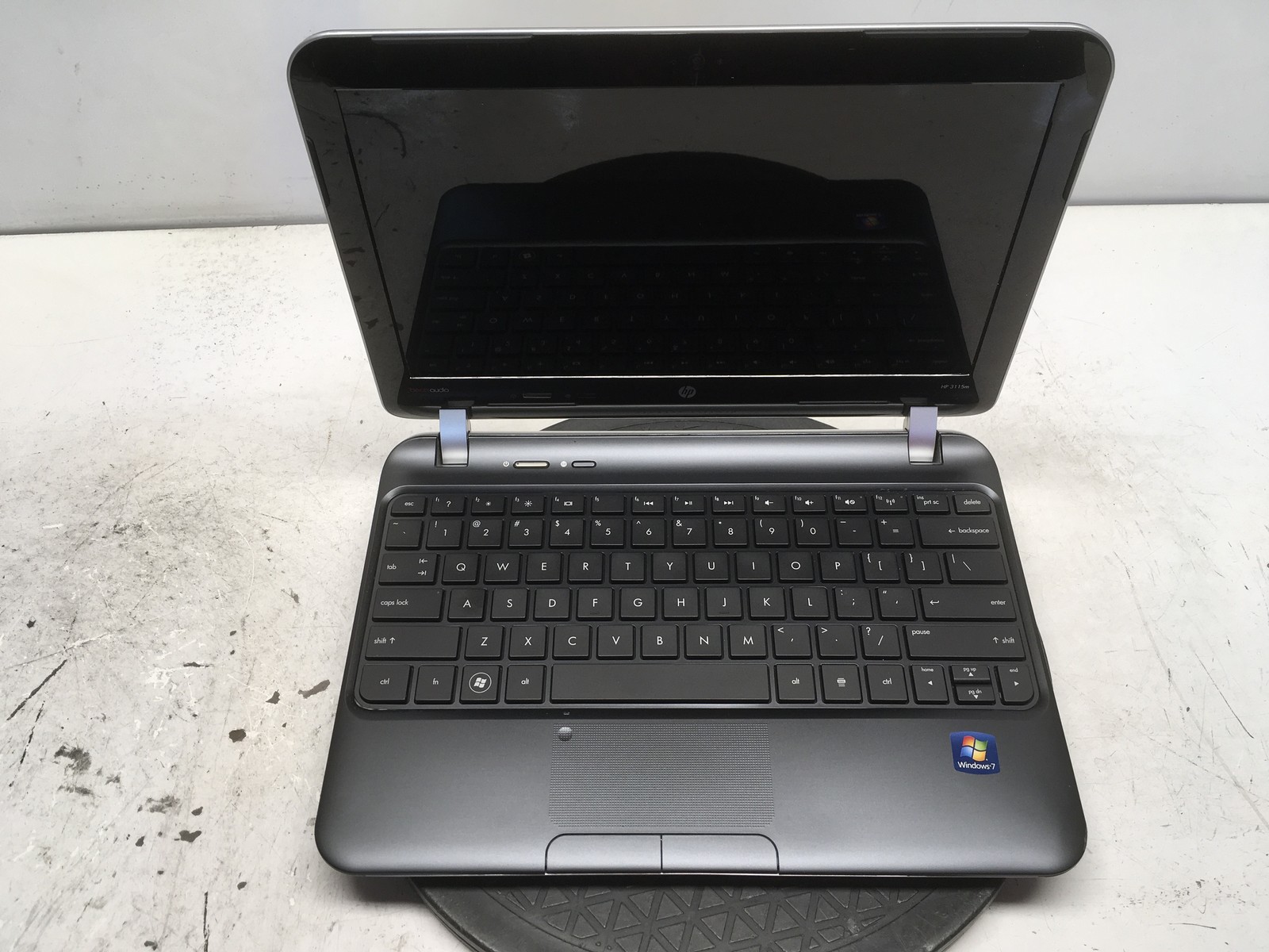 HP 3115M AMD E-300 1300MHz 4 GB NO HDD No Batt