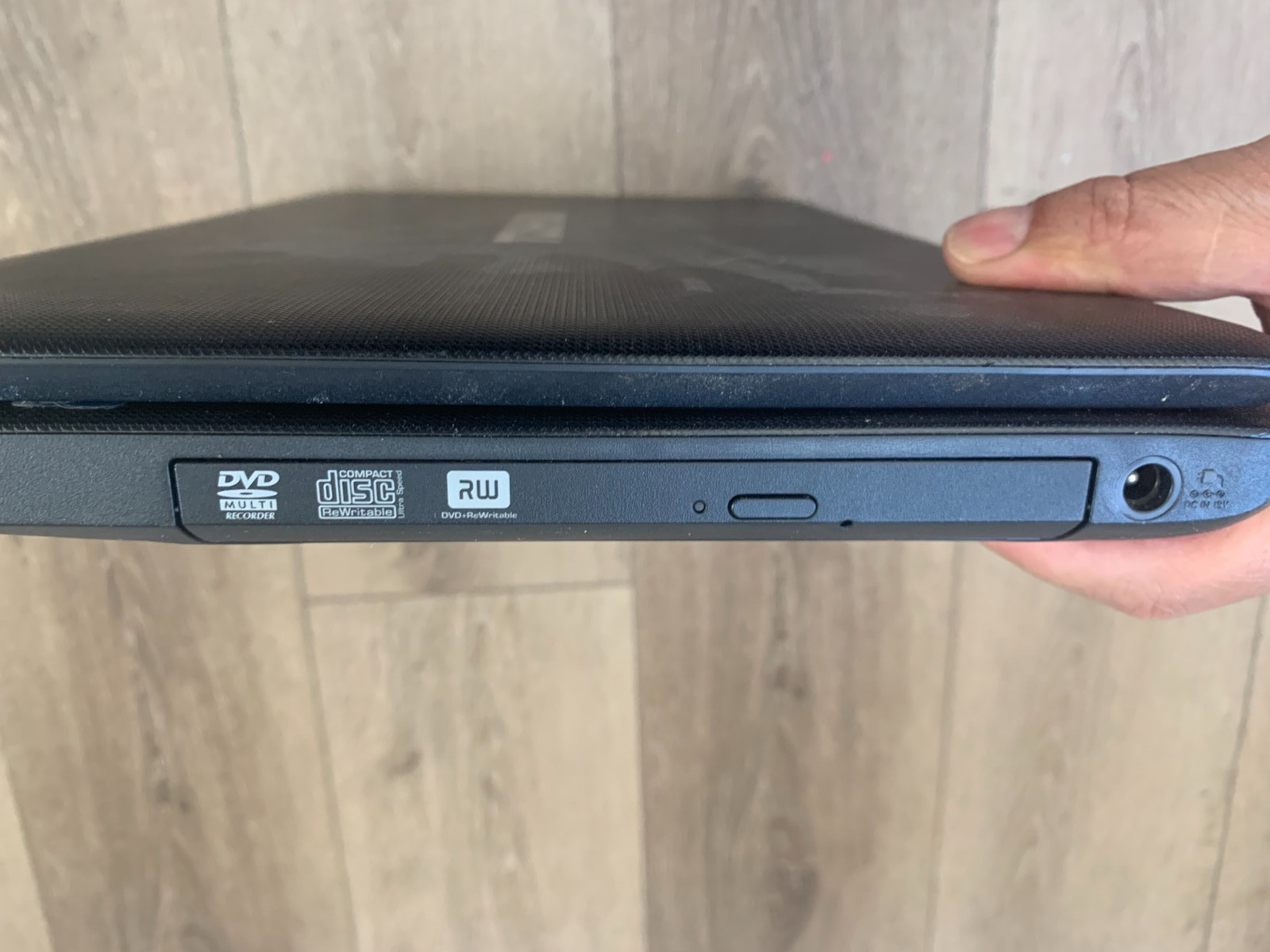 Toshiba Satellite C655-S5049 15.6″ Intel Celeron 900 2.20GHz 2GB RAM 250GB Win 7