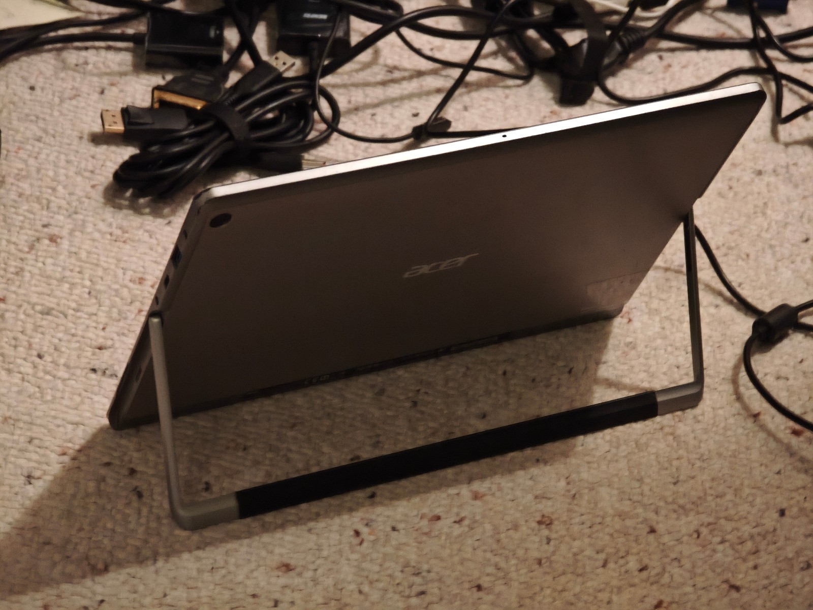 Acer Switch Alpha 12 N16P3; 128GB SSD, 8GB RAM, Intel i5-6200u – SCREEN NOT WORK
