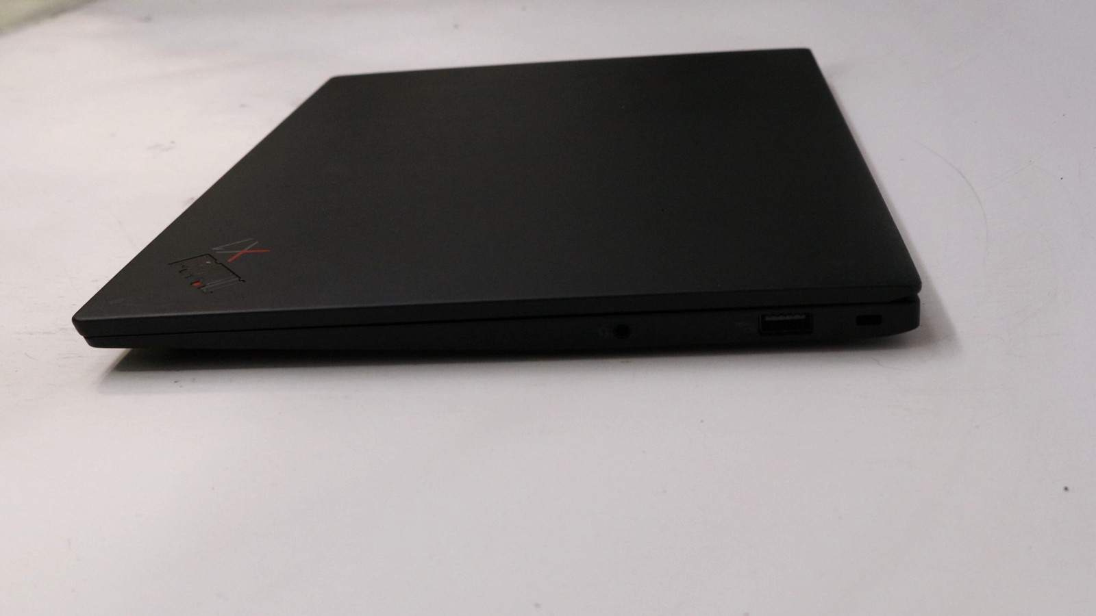 Lenovo ThinkPad X1 Carbon Gen 11 14″ i7-1365u 32GB 512GB – Very Good