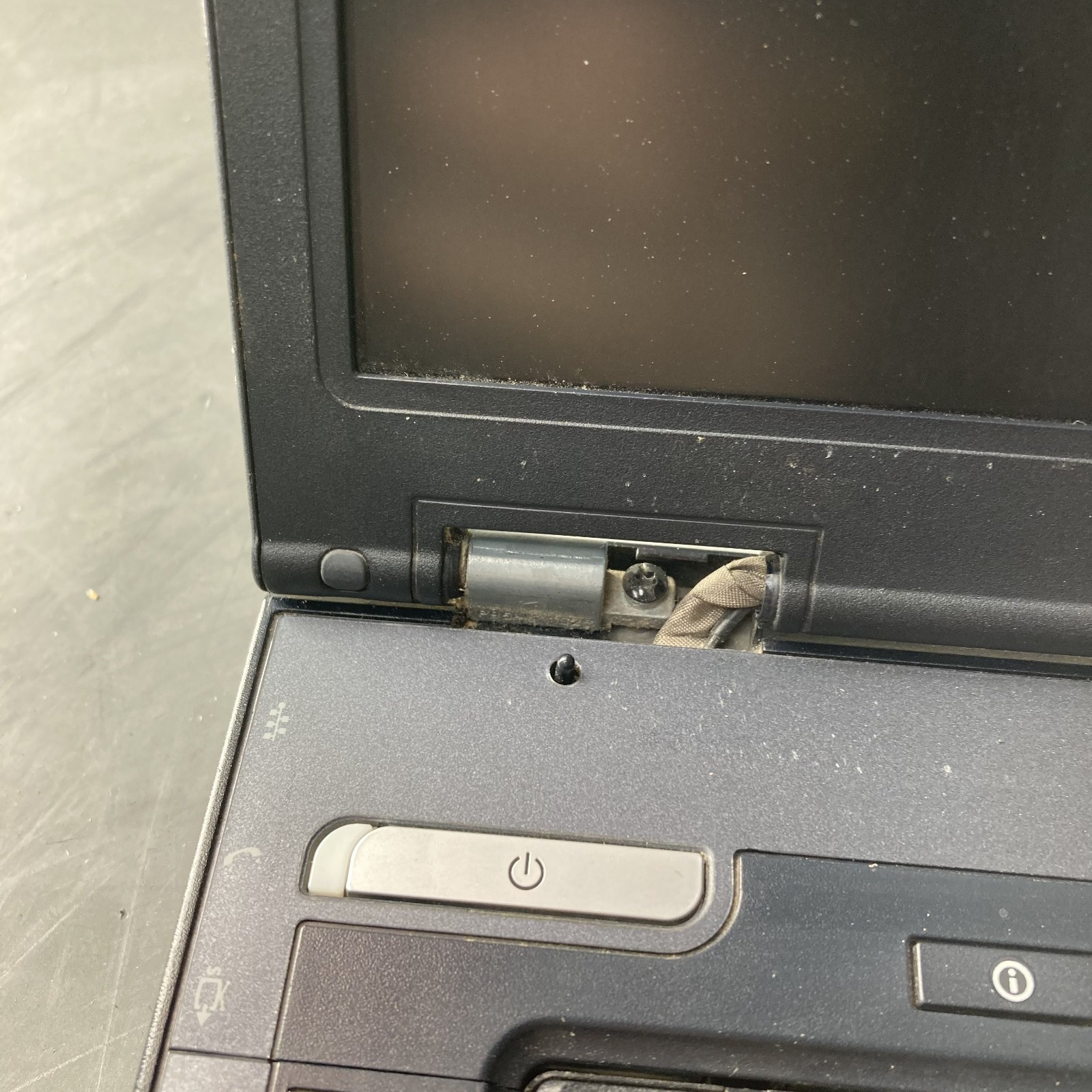 HP Compaq nw8240 Retro Gaming Laptop Pentium M 2.26GHz 3GB RAM 80GB HDD XP
