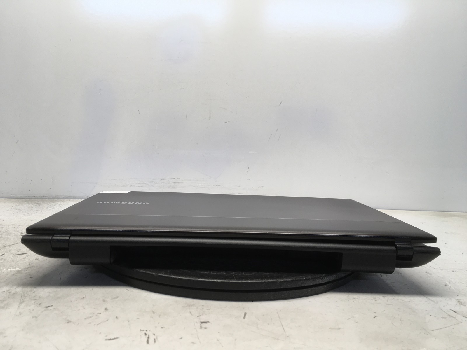 Samsung NP300E5C Intel i3-2370M 2.4GHz 4 GB NO HDD No Batt
