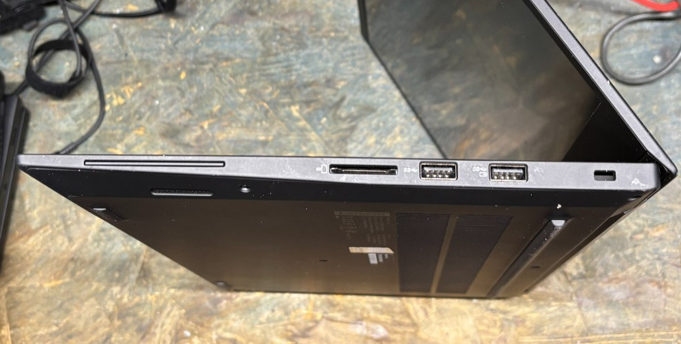 Lenovo ThinkPad P1 Gen 2 i7-9750H 16GB RAM 256GB NVMe T1000
