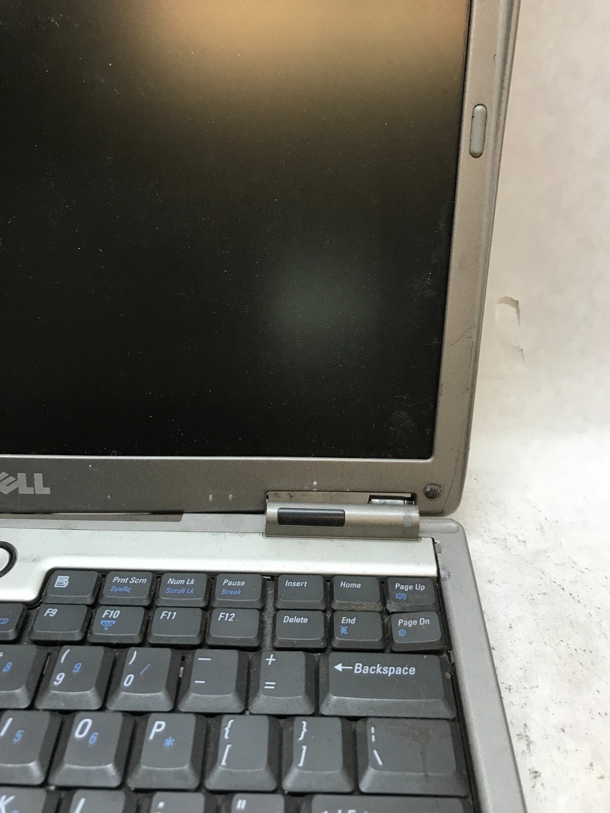 Dell Latitude D600 14.1″ Intel Pentium NO RAM NO HDD/OS For Parts NO POWER – DW
