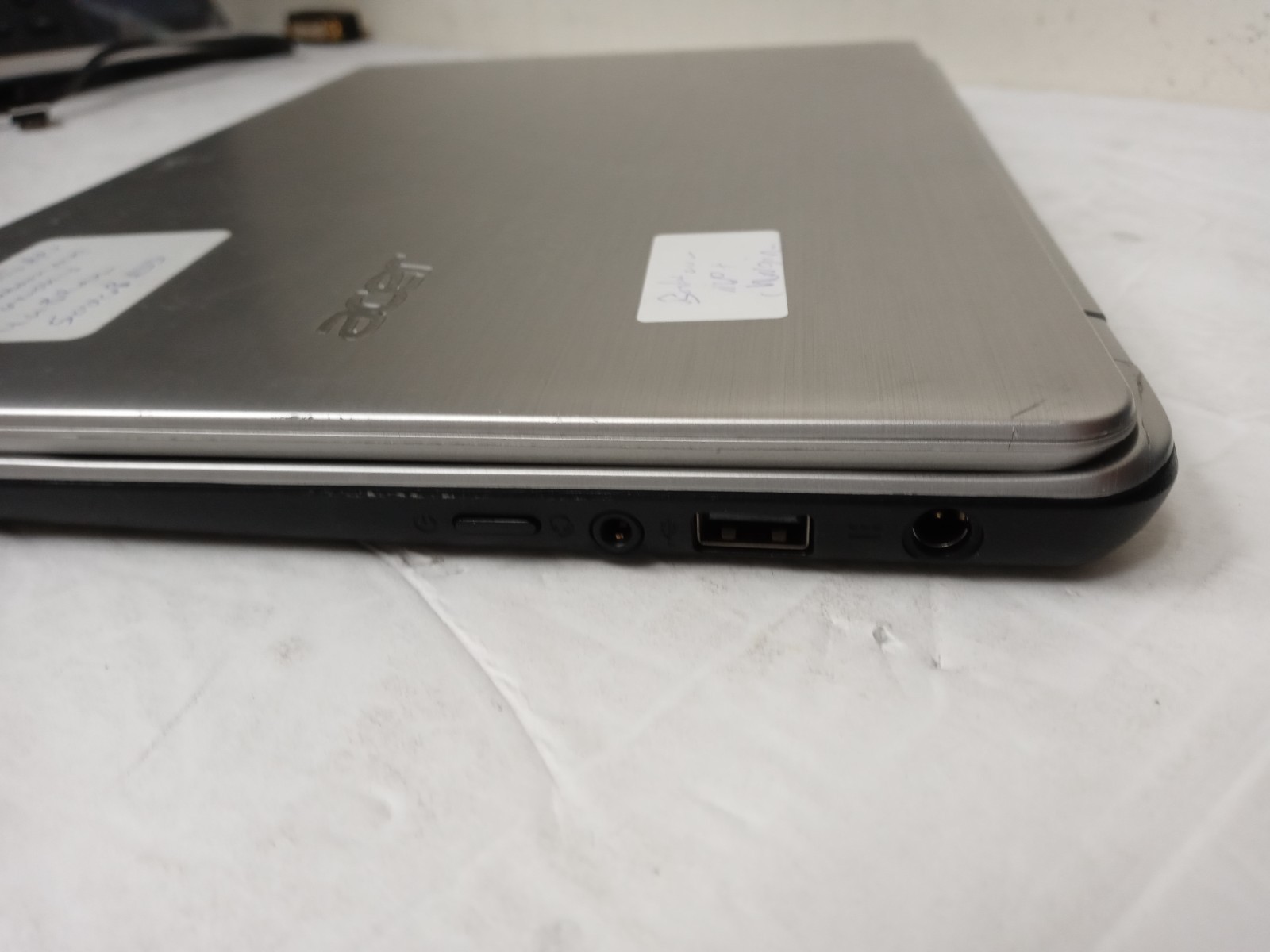 Acer Aspire V5 11″ Notebook V5-122P-0408 AMD A4-1250 1.0GHz 4GB RAM *READ DESCR*