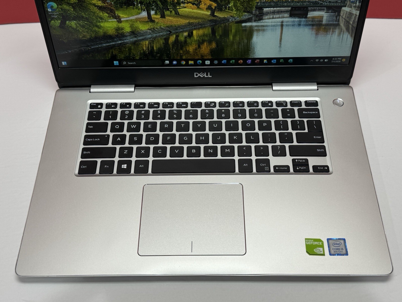 Dell inspiron 7580 i5 8265U 1.6GHz 16GB RAM 256GB SSD