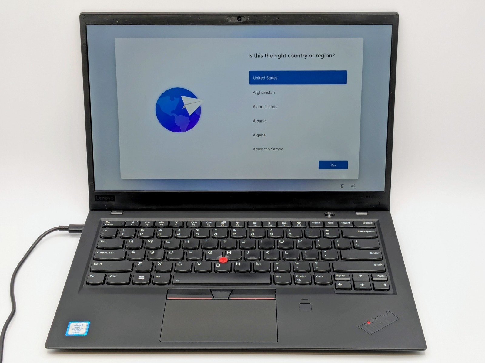 Lenovo ThinkPad X1 Carbon Gen 6 14″ FHD I7-8650U 256GB 16GB W11P Backlit FPR