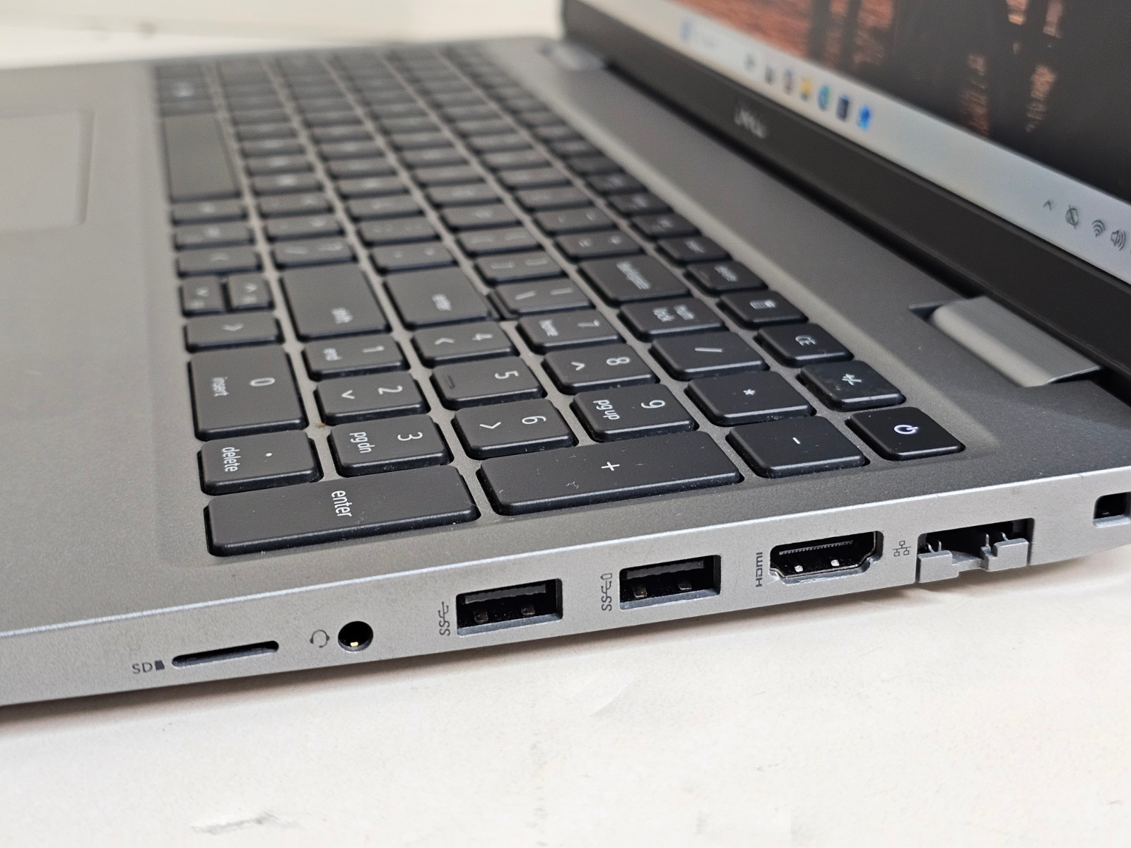 Dell Latitude 5520 Laptop – 2.6 GHz i5-1145G7 16GB 512GB 15.6″ Touchscreen SP31