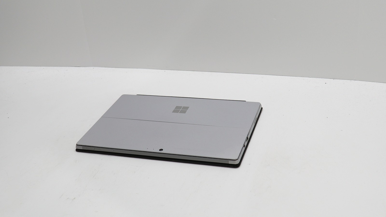 Microsoft Surface Pro 12″ i7-7660u 8GB 256GB – Fair READ DESC